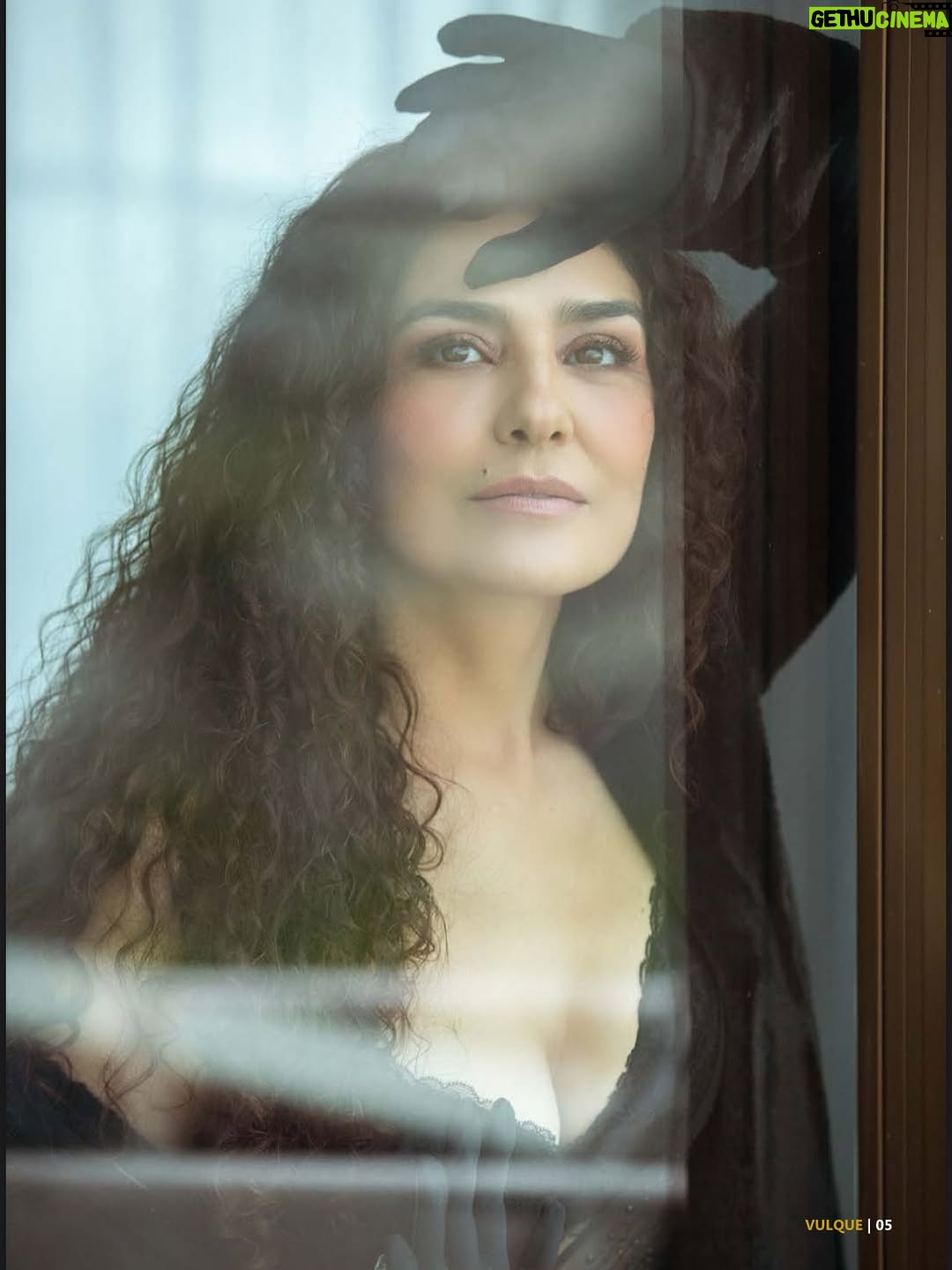 Letícia Sabatella - 3 Likes - A atriz Letícia Sabatella estampa a capa da nova edição da Revista Vulque em um ensaio elegante e cheio de significado. Em entrevista exclusiva, a artista revisita sua trajetória marcante na televisão, no cinema e no teatro, fala sobre escolhas profissionais, amadurecimento artístico e os desafios que moldaram sua carreira ao longo dos anos. A edição celebra não apenas a atriz consagrada, mas também a mulher e a voz potente por trás de personagens que marcaram gerações.

Fotógrafo: @marciofariasfoto
Make e Hair: @laisregiaa
Edição de moda: @aledupratoficial
Produção de moda: @kadununnes07
Look capa: @yorkjeansluxus
Locação: @laghettolifestyle / @laghettohoteis
Entrevista: @aletheamantovani / @rafaellarffreitas / @claudemirspyver
Direção executiva: @rafaellarffreitas