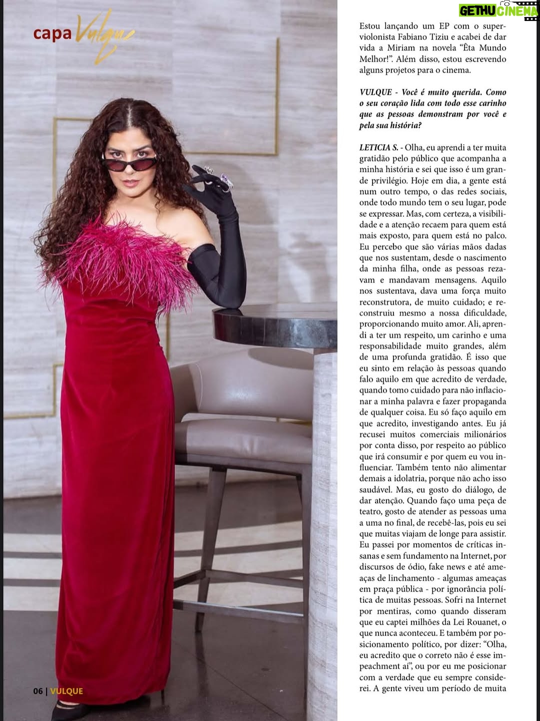 Letícia Sabatella - 3 Likes - A atriz Letícia Sabatella estampa a capa da nova edição da Revista Vulque em um ensaio elegante e cheio de significado. Em entrevista exclusiva, a artista revisita sua trajetória marcante na televisão, no cinema e no teatro, fala sobre escolhas profissionais, amadurecimento artístico e os desafios que moldaram sua carreira ao longo dos anos. A edição celebra não apenas a atriz consagrada, mas também a mulher e a voz potente por trás de personagens que marcaram gerações.

Fotógrafo: @marciofariasfoto
Make e Hair: @laisregiaa
Edição de moda: @aledupratoficial
Produção de moda: @kadununnes07
Look capa: @yorkjeansluxus
Locação: @laghettolifestyle / @laghettohoteis
Entrevista: @aletheamantovani / @rafaellarffreitas / @claudemirspyver
Direção executiva: @rafaellarffreitas