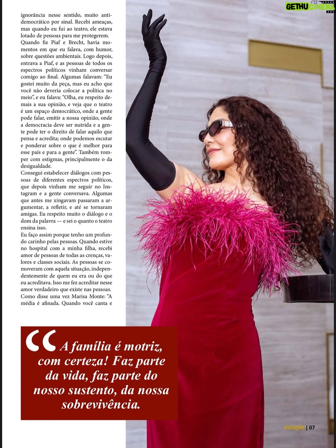 Letícia Sabatella - 3 Likes - A atriz Letícia Sabatella estampa a capa da nova edição da Revista Vulque em um ensaio elegante e cheio de significado. Em entrevista exclusiva, a artista revisita sua trajetória marcante na televisão, no cinema e no teatro, fala sobre escolhas profissionais, amadurecimento artístico e os desafios que moldaram sua carreira ao longo dos anos. A edição celebra não apenas a atriz consagrada, mas também a mulher e a voz potente por trás de personagens que marcaram gerações.

Fotógrafo: @marciofariasfoto
Make e Hair: @laisregiaa
Edição de moda: @aledupratoficial
Produção de moda: @kadununnes07
Look capa: @yorkjeansluxus
Locação: @laghettolifestyle / @laghettohoteis
Entrevista: @aletheamantovani / @rafaellarffreitas / @claudemirspyver
Direção executiva: @rafaellarffreitas