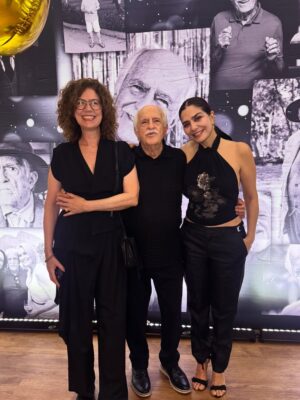 Letícia Sabatella Instagram - Ary! 93! E não dá pra descrever em poucas palavras o tamanho da OBRA PRIMA que é você! Que ARTISTA MAIÚSCULO, INCRÍVEL, GENIAL, GENEROSO, FANTÁSTICO! Um Mestre gentil , simples, ultra inteligente! Muito honrada de ser convidada pra sua festança de arromba, de ser da sua classe , da sua terra, do seu fã clube! Viva todo você , sua Arte, sua Alegria! ❤️🌎🧚🍀🌟☀️🎂🌺🐝