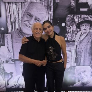 Letícia Sabatella Instagram - Ary! 93! E não dá pra descrever em poucas palavras o tamanho da OBRA PRIMA que é você! Que ARTISTA MAIÚSCULO, INCRÍVEL, GENIAL, GENEROSO, FANTÁSTICO! Um Mestre gentil , simples, ultra inteligente! Muito honrada de ser convidada pra sua festança de arromba, de ser da sua classe , da sua terra, do seu fã clube! Viva todo você , sua Arte, sua Alegria! ❤️🌎🧚🍀🌟☀️🎂🌺🐝