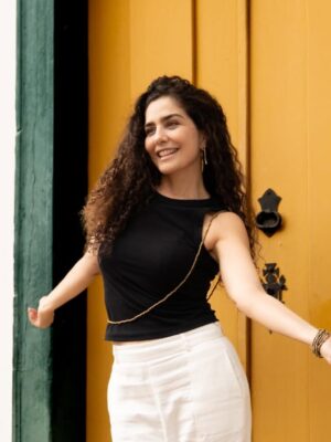 Letícia Sabatella Instagram - Um lugar de CINEMA! Tudo é esse Trem que não para nunca de ser bonito! Fotos da mais linda de todas: @flavia_canavarro ! Com essa gente bonita que esteve comigo por ali! @universoproducao @pedromacguimar @vaniacatani @mairasaribeiro larissaanjos Fabrício, Tomás, @raquel_hallak , Vívian , @lorenzomelloficial @theomedon , Junio!
