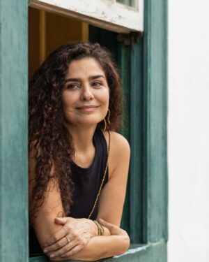 Letícia Sabatella Instagram - Repost @universoproducao . Fotos de @leofontes1 . #29ªmostradecinemadetiradentes ❤️🤟🌺🐝