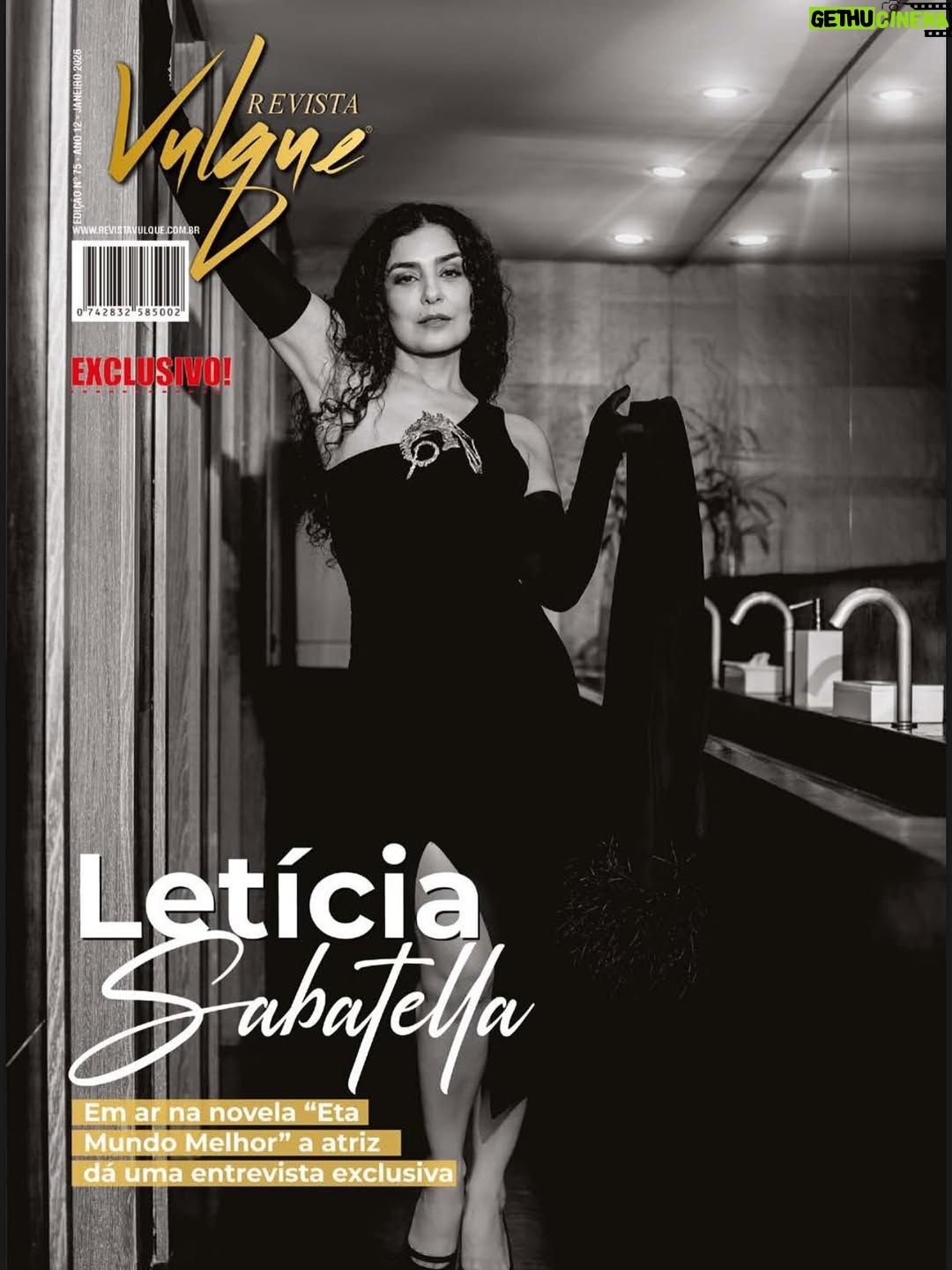 Letícia Sabatella - 3 Likes - A atriz Letícia Sabatella estampa a capa da nova edição da Revista Vulque em um ensaio elegante e cheio de significado. Em entrevista exclusiva, a artista revisita sua trajetória marcante na televisão, no cinema e no teatro, fala sobre escolhas profissionais, amadurecimento artístico e os desafios que moldaram sua carreira ao longo dos anos. A edição celebra não apenas a atriz consagrada, mas também a mulher e a voz potente por trás de personagens que marcaram gerações.

Fotógrafo: @marciofariasfoto
Make e Hair: @laisregiaa
Edição de moda: @aledupratoficial
Produção de moda: @kadununnes07
Look capa: @yorkjeansluxus
Locação: @laghettolifestyle / @laghettohoteis
Entrevista: @aletheamantovani / @rafaellarffreitas / @claudemirspyver
Direção executiva: @rafaellarffreitas