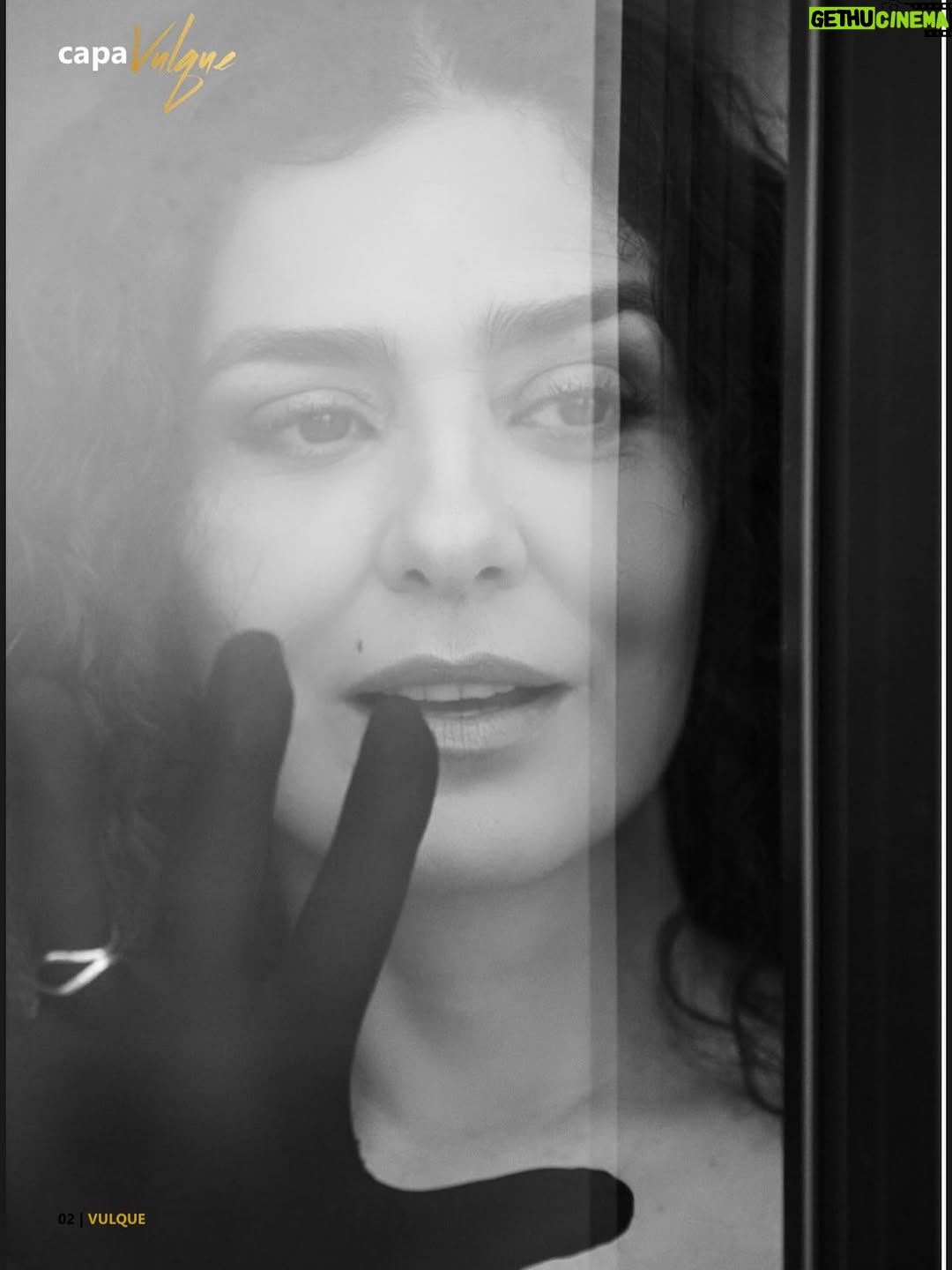 Letícia Sabatella - 3 Likes - A atriz Letícia Sabatella estampa a capa da nova edição da Revista Vulque em um ensaio elegante e cheio de significado. Em entrevista exclusiva, a artista revisita sua trajetória marcante na televisão, no cinema e no teatro, fala sobre escolhas profissionais, amadurecimento artístico e os desafios que moldaram sua carreira ao longo dos anos. A edição celebra não apenas a atriz consagrada, mas também a mulher e a voz potente por trás de personagens que marcaram gerações.

Fotógrafo: @marciofariasfoto
Make e Hair: @laisregiaa
Edição de moda: @aledupratoficial
Produção de moda: @kadununnes07
Look capa: @yorkjeansluxus
Locação: @laghettolifestyle / @laghettohoteis
Entrevista: @aletheamantovani / @rafaellarffreitas / @claudemirspyver
Direção executiva: @rafaellarffreitas