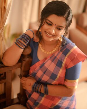Lijomol Jose Instagram - 🌸

Photography : @kunjippaaru

Styling : @caffeinated_stylist

Saree : @neyth_kaari

Jewellery (earrings & neckpiece) : @neyth_kaari 

MUA : @alagne_signature

Hair : @hairstylemanthra

Special Thanks @meenaxii and @nimmivadakkedath