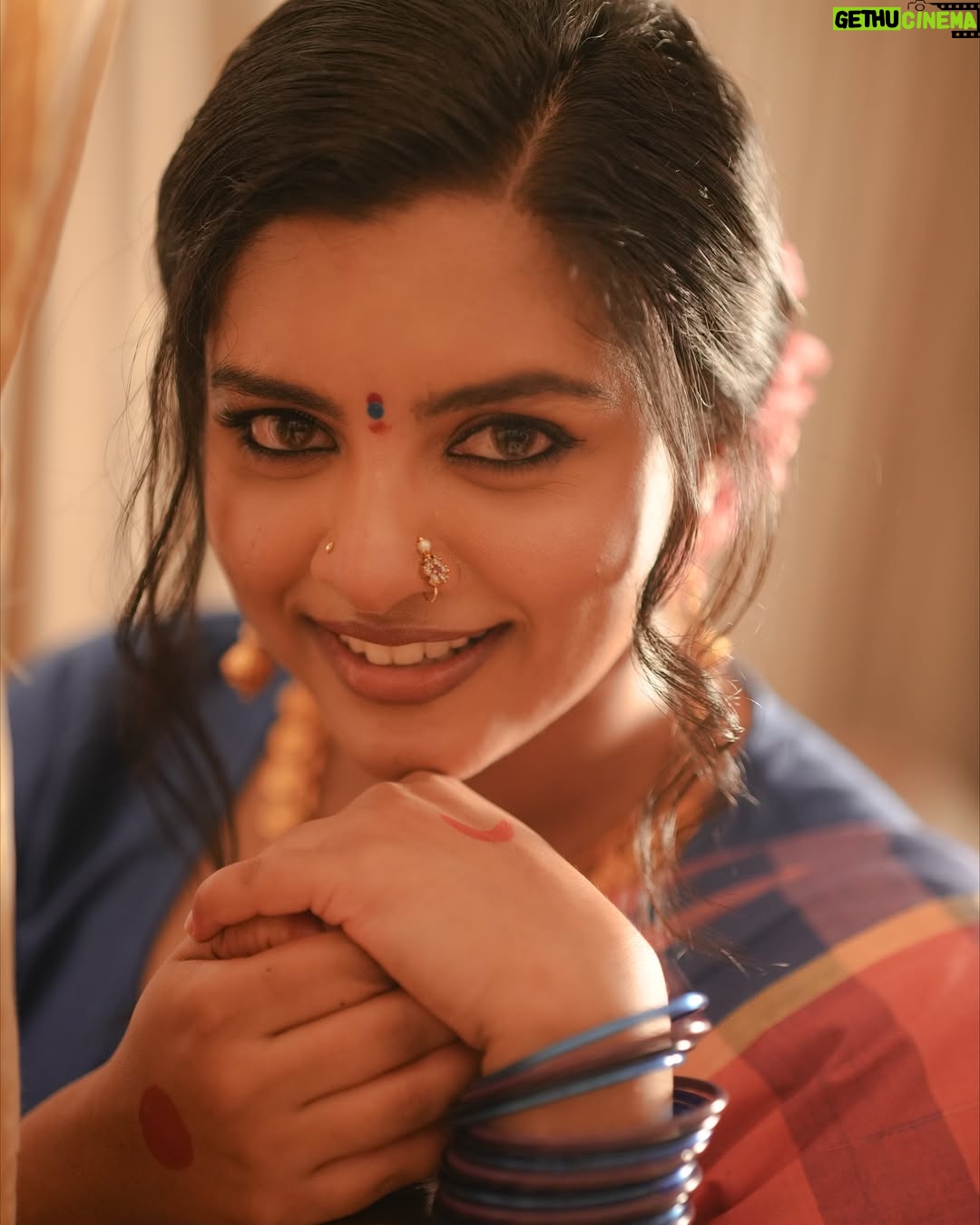 Lijomol Jose - 3 Likes - 🌸

Photography : @kunjippaaru

Styling : @caffeinated_stylist

Saree : @neyth_kaari

Jewellery (earrings & neckpiece) : @neyth_kaari 

MUA : @alagne_signature

Hair : @hairstylemanthra

Special Thanks @meenaxii and @nimmivadakkedath