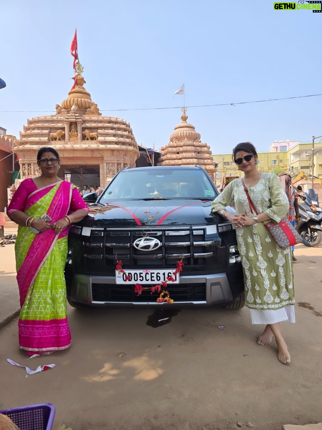 Lipi Mohapatra - 43K Likes - Gaadi badal jate hain, par safar rukta nahi..... ❤️🧿❤️
.
.
#lipi #instagram #newmember #newcar #prathamastami #cuttackchandi #explorepage ##explore #family #vibes