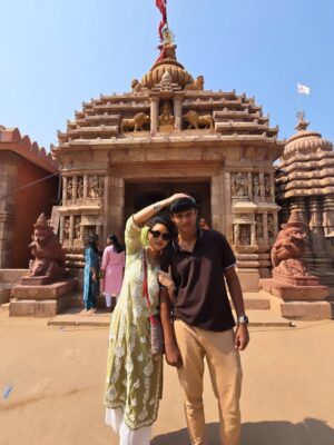 Lipi Mohapatra Instagram - Gaadi badal jate hain, par safar rukta nahi..... ❤️🧿❤️
.
.
#lipi #instagram #newmember #newcar #prathamastami #cuttackchandi #explorepage ##explore #family #vibes