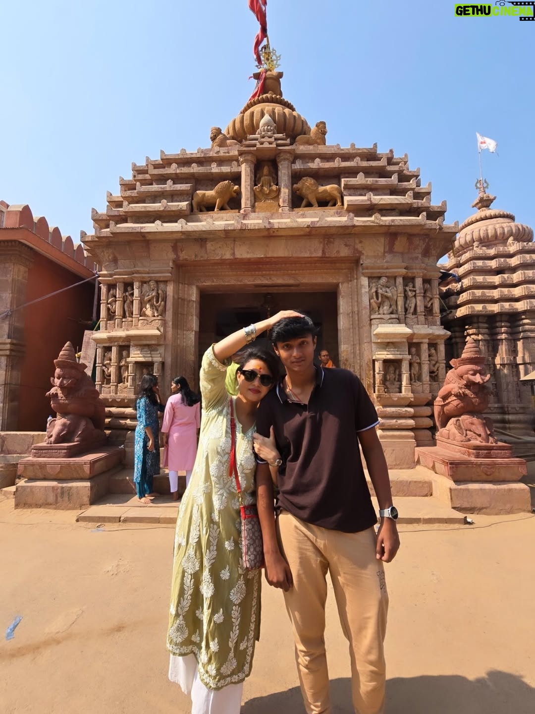 Lipi Mohapatra - 43K Likes - Gaadi badal jate hain, par safar rukta nahi..... ❤️🧿❤️
.
.
#lipi #instagram #newmember #newcar #prathamastami #cuttackchandi #explorepage ##explore #family #vibes
