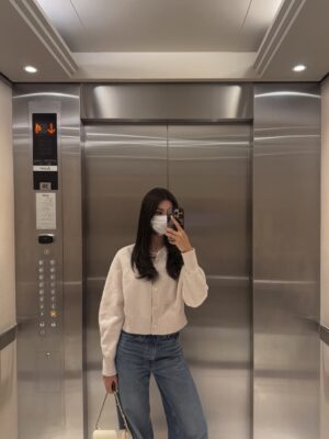 Lorena Lalina Schuett Instagram - Mirror is my best friend fr😌