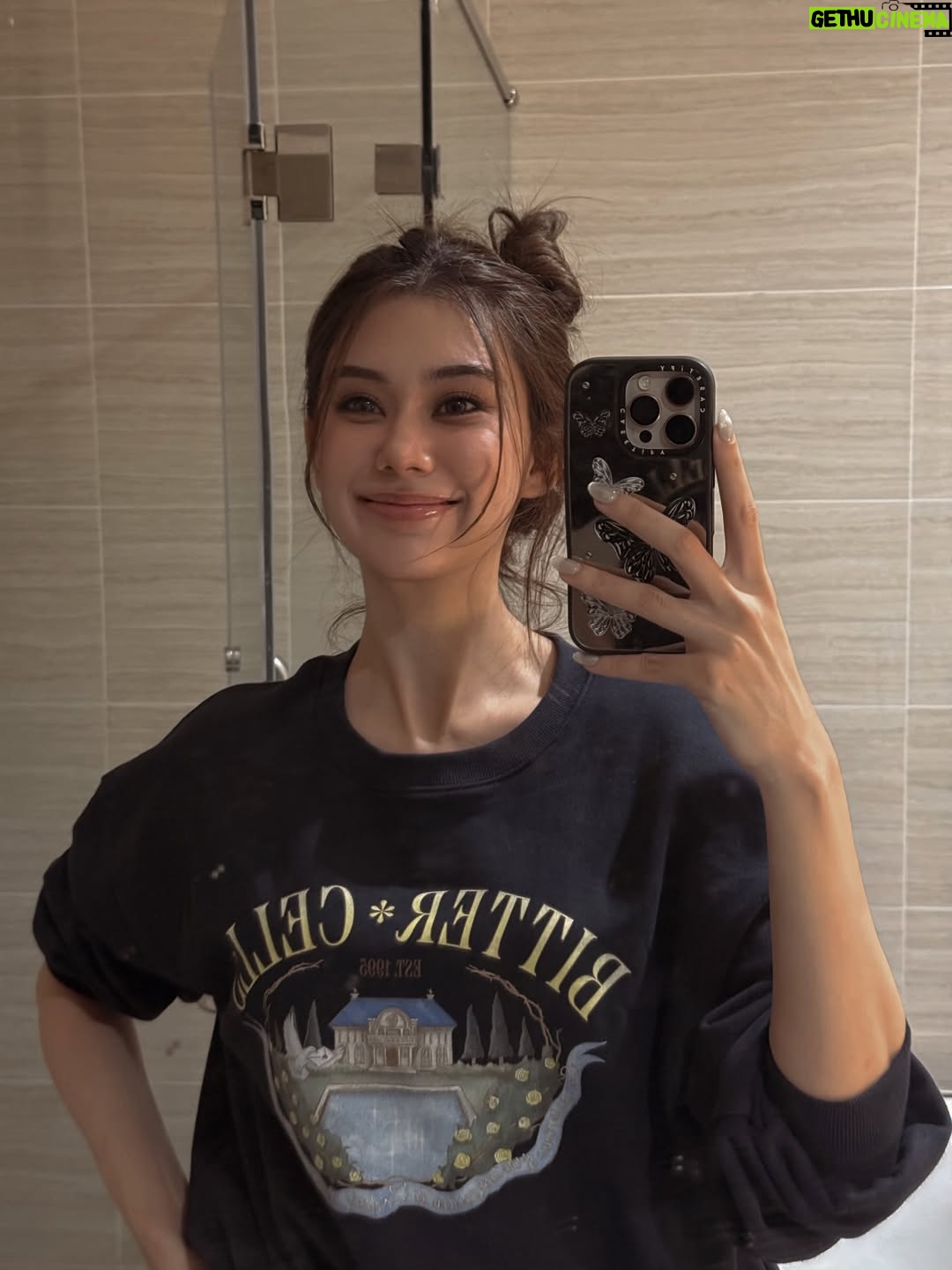 Lorena Lalina Schuett - 152.3K Likes - Mirror is my best friend fr😌