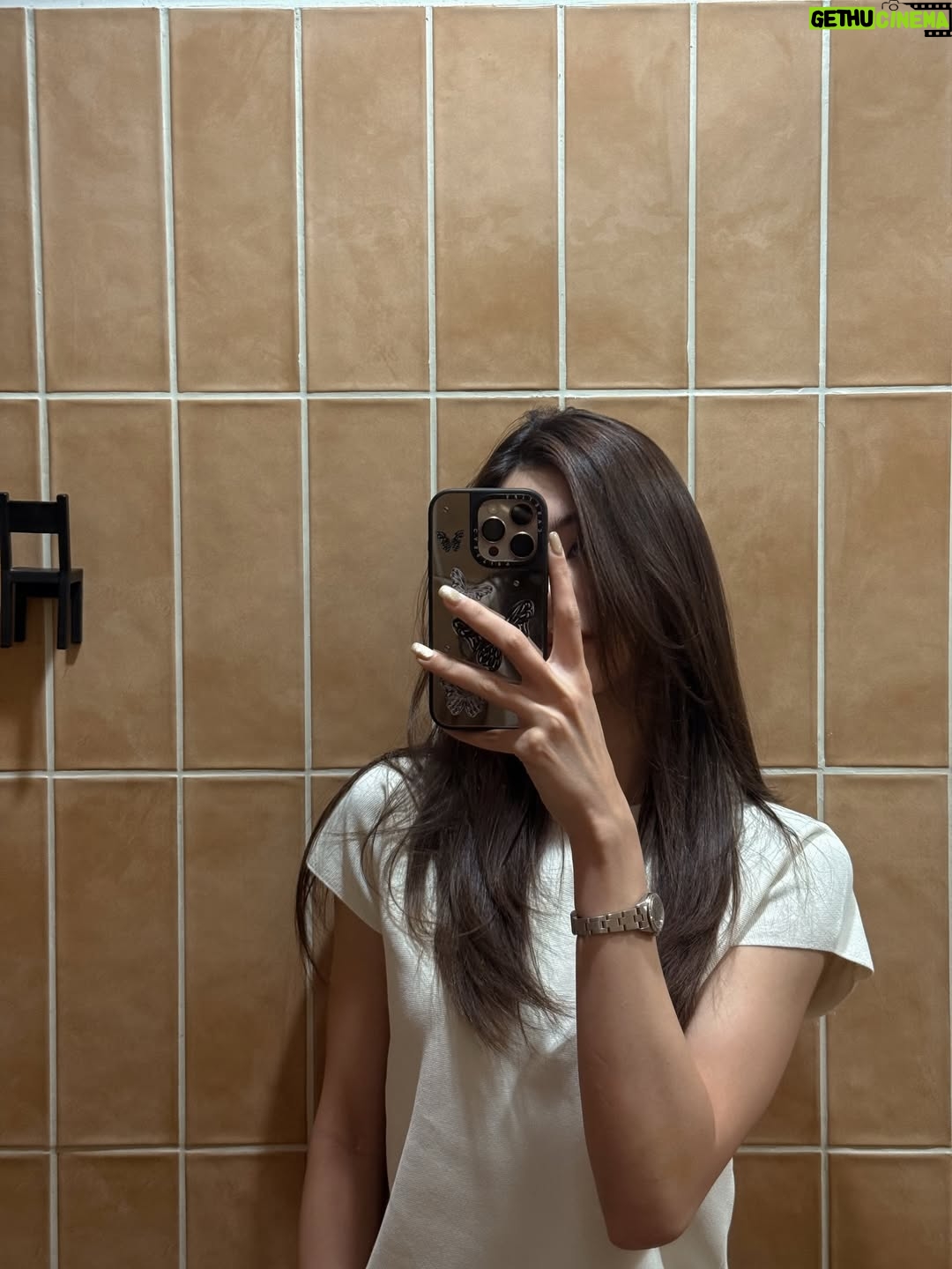 Lorena Lalina Schuett - 152.3K Likes - Mirror is my best friend fr😌