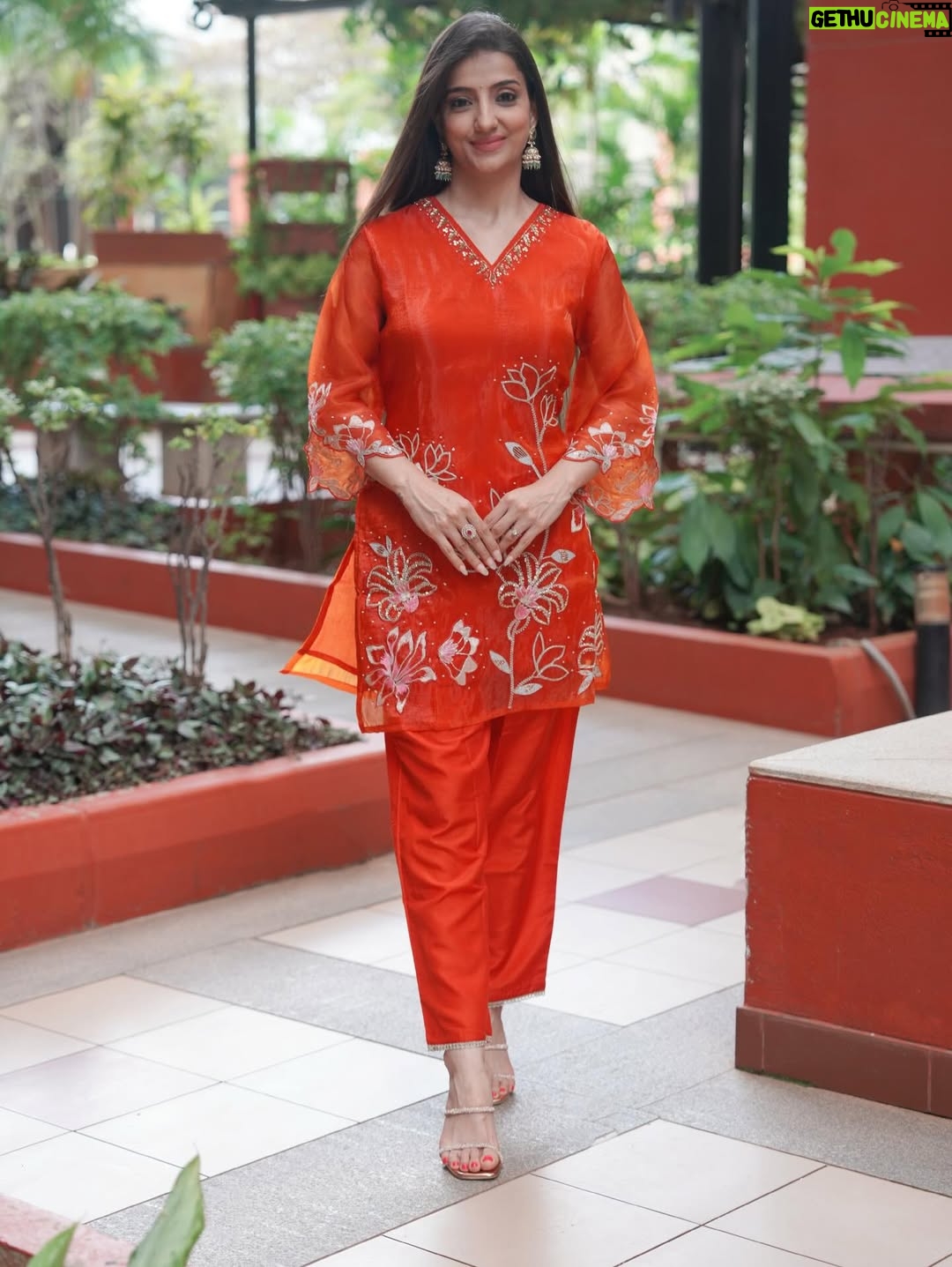 Loveleen Kaur Sasan - 17.6K Likes - Comfort meets style, your go-to embroidered orange co-ord for everyday celebrations @parrii.inc 🧡💫