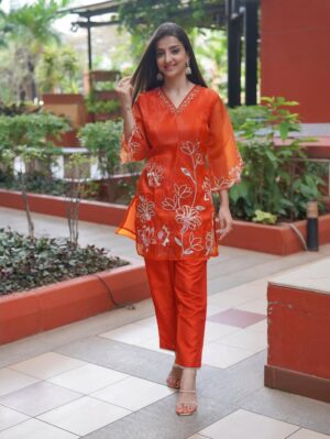 Loveleen Kaur Sasan Instagram - Comfort meets style, your go-to embroidered orange co-ord for everyday celebrations @parrii.inc 🧡💫