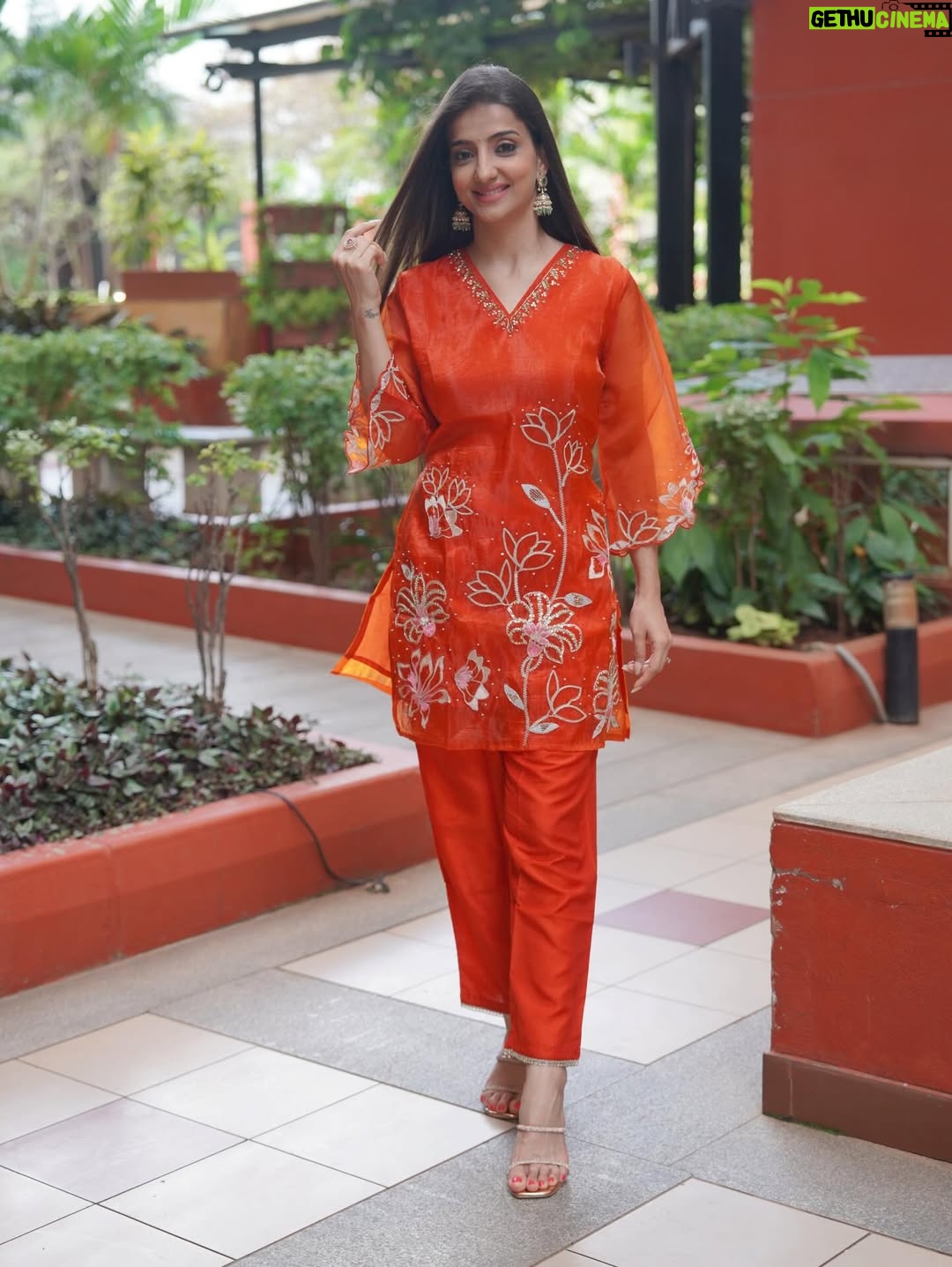 Loveleen Kaur Sasan - 17.6K Likes - Comfort meets style, your go-to embroidered orange co-ord for everyday celebrations @parrii.inc 🧡💫