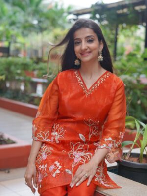 Loveleen Kaur Sasan Instagram - Comfort meets style, your go-to embroidered orange co-ord for everyday celebrations @parrii.inc 🧡💫