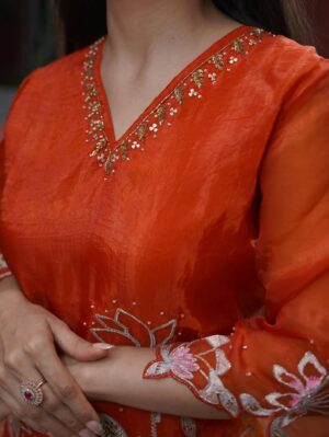 Loveleen Kaur Sasan Instagram - Comfort meets style, your go-to embroidered orange co-ord for everyday celebrations @parrii.inc 🧡💫