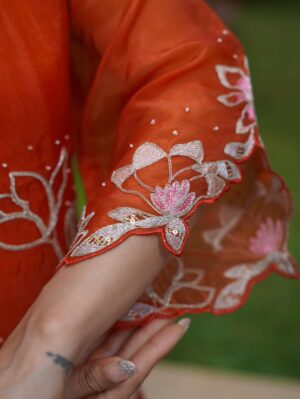 Loveleen Kaur Sasan Instagram - Comfort meets style, your go-to embroidered orange co-ord for everyday celebrations @parrii.inc 🧡💫