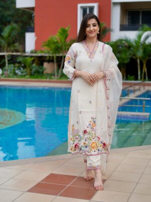 Loveleen Kaur Sasan Instagram - Timeless white silhouettes detailed with rich, colorful embroidery and artisanal handwork patches.🤍✨
 
@parrii.inc 🤍✨
