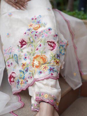 Loveleen Kaur Sasan Instagram - Timeless white silhouettes detailed with rich, colorful embroidery and artisanal handwork patches.🤍✨
 
@parrii.inc 🤍✨
