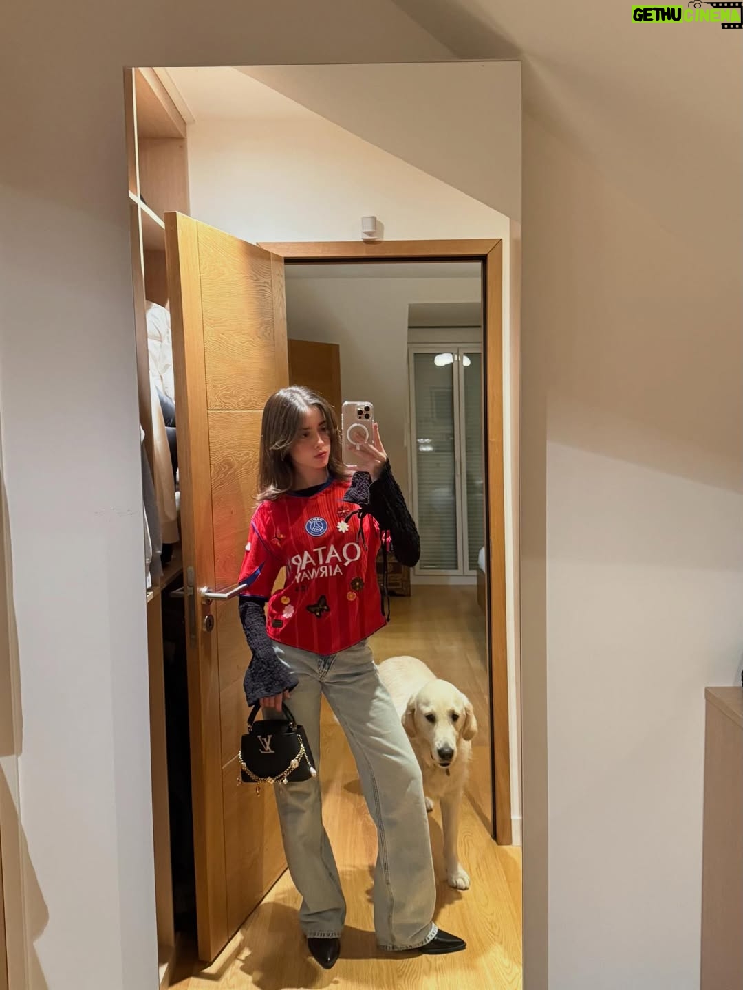 Madalena Aragão - 78K Likes - Faz hoje um ano que te adotamos e foi a melhor escolha da nossa vida 🧡 amo-te bala 🧡 ou de uma maneira que tu percebas, woof woof woof woof 🧡