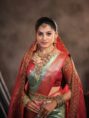 Madhumitha H Instagram - Wishing everyone a very Happy Pongal, Happy Makar Sankranti, and Happy Sankranti 🌾🌞
May this harvest season bring joy, gratitude, prosperity, and positive beginnings to all ✨🤍

Makeup - @makeover_by_miga 
Jewellery- @chennai_jazz 
Hairdo- @sai_priya_hairstylist 
Blouse - @niga_designers 
Drapping - @mettilda_sareedraping 
Flowers - @dj_flowers_garlands 

#happysankranti #happypongal #festival #celebrations