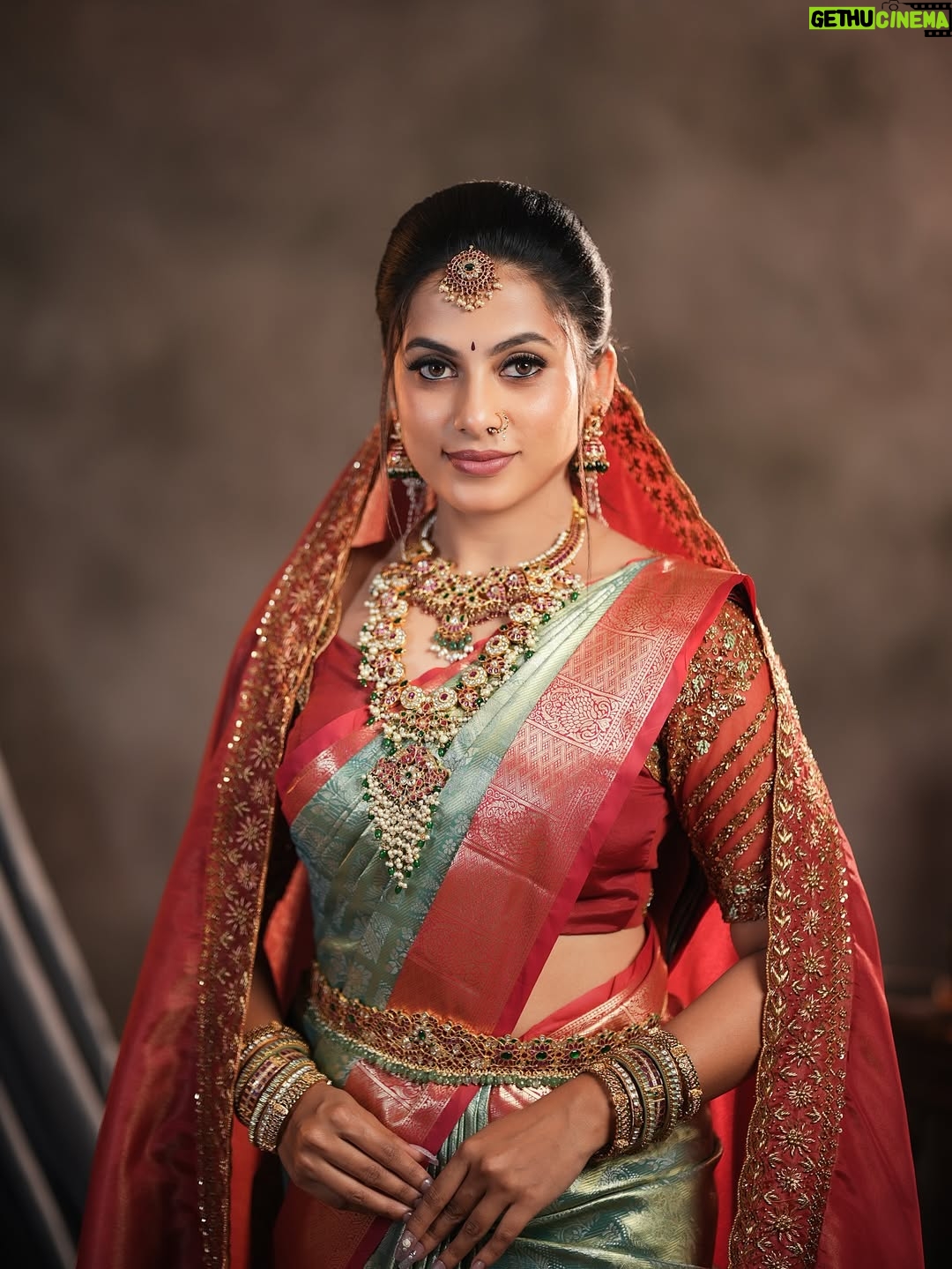 Madhumitha H - 69K Likes - Wishing everyone a very Happy Pongal, Happy Makar Sankranti, and Happy Sankranti 🌾🌞
May this harvest season bring joy, gratitude, prosperity, and positive beginnings to all ✨🤍

Makeup - @makeover_by_miga 
Jewellery- @chennai_jazz 
Hairdo- @sai_priya_hairstylist 
Blouse - @niga_designers 
Drapping - @mettilda_sareedraping 
Flowers - @dj_flowers_garlands 

#happysankranti #happypongal #festival #celebrations