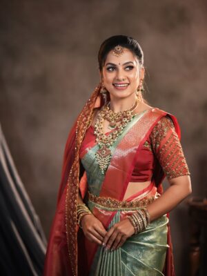 Madhumitha H Instagram - Wishing everyone a very Happy Pongal, Happy Makar Sankranti, and Happy Sankranti 🌾🌞
May this harvest season bring joy, gratitude, prosperity, and positive beginnings to all ✨🤍

Makeup - @makeover_by_miga 
Jewellery- @chennai_jazz 
Hairdo- @sai_priya_hairstylist 
Blouse - @niga_designers 
Drapping - @mettilda_sareedraping 
Flowers - @dj_flowers_garlands 

#happysankranti #happypongal #festival #celebrations