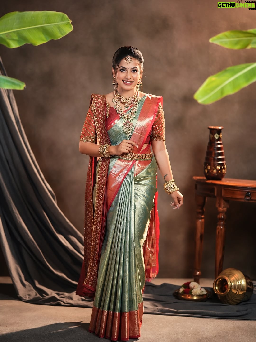 Madhumitha H - 69K Likes - Wishing everyone a very Happy Pongal, Happy Makar Sankranti, and Happy Sankranti 🌾🌞
May this harvest season bring joy, gratitude, prosperity, and positive beginnings to all ✨🤍

Makeup - @makeover_by_miga 
Jewellery- @chennai_jazz 
Hairdo- @sai_priya_hairstylist 
Blouse - @niga_designers 
Drapping - @mettilda_sareedraping 
Flowers - @dj_flowers_garlands 

#happysankranti #happypongal #festival #celebrations