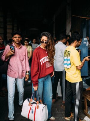 Madhurima Roy Instagram - Centre of attention wasn’t optional 😎

…
Captured in crowd @bharat_rawail