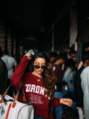 Madhurima Roy Instagram - Centre of attention wasn’t optional 😎

…
Captured in crowd @bharat_rawail