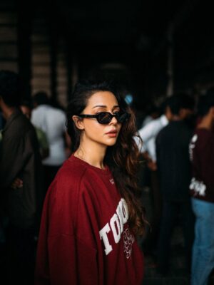 Madhurima Roy Instagram - Centre of attention wasn’t optional 😎

…
Captured in crowd @bharat_rawail