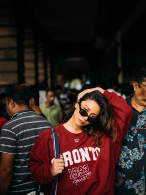 Madhurima Roy Instagram - Centre of attention wasn’t optional 😎

…
Captured in crowd @bharat_rawail