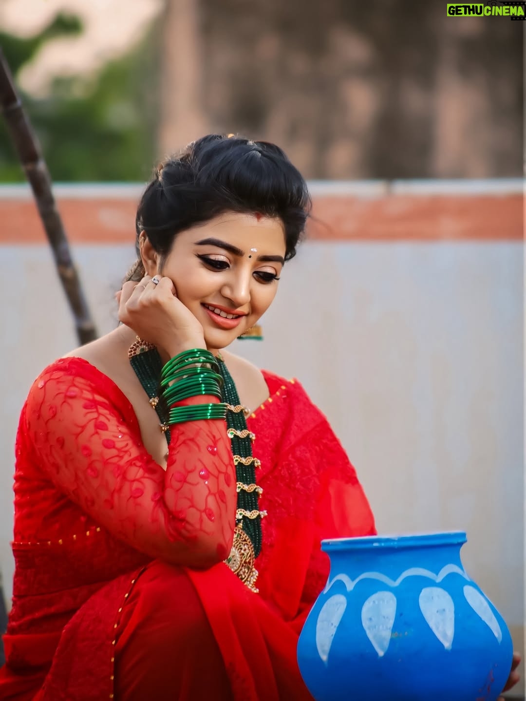 Mahalakshmi Shankar - 4.6K Likes - Let the Pongal pot overflow with joy, peace, and success 🌞
Iniya Pongal Nalvaazhthukkal!🌄
Captured by @shiva_anand_makeup_artist 
Jewellery by @new_ideas_fashions 

#pongal