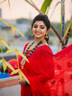 Mahalakshmi Shankar Instagram - Let the Pongal pot overflow with joy, peace, and success 🌞
Iniya Pongal Nalvaazhthukkal!🌄
Captured by @shiva_anand_makeup_artist 
Jewellery by @new_ideas_fashions 

#pongal