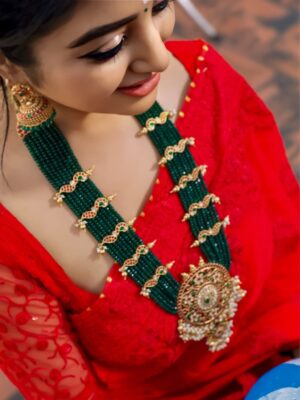 Mahalakshmi Shankar Instagram - Let the Pongal pot overflow with joy, peace, and success 🌞
Iniya Pongal Nalvaazhthukkal!🌄
Captured by @shiva_anand_makeup_artist 
Jewellery by @new_ideas_fashions 

#pongal