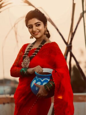 Mahalakshmi Shankar Instagram - Let the Pongal pot overflow with joy, peace, and success 🌞
Iniya Pongal Nalvaazhthukkal!🌄
Captured by @shiva_anand_makeup_artist 
Jewellery by @new_ideas_fashions 

#pongal