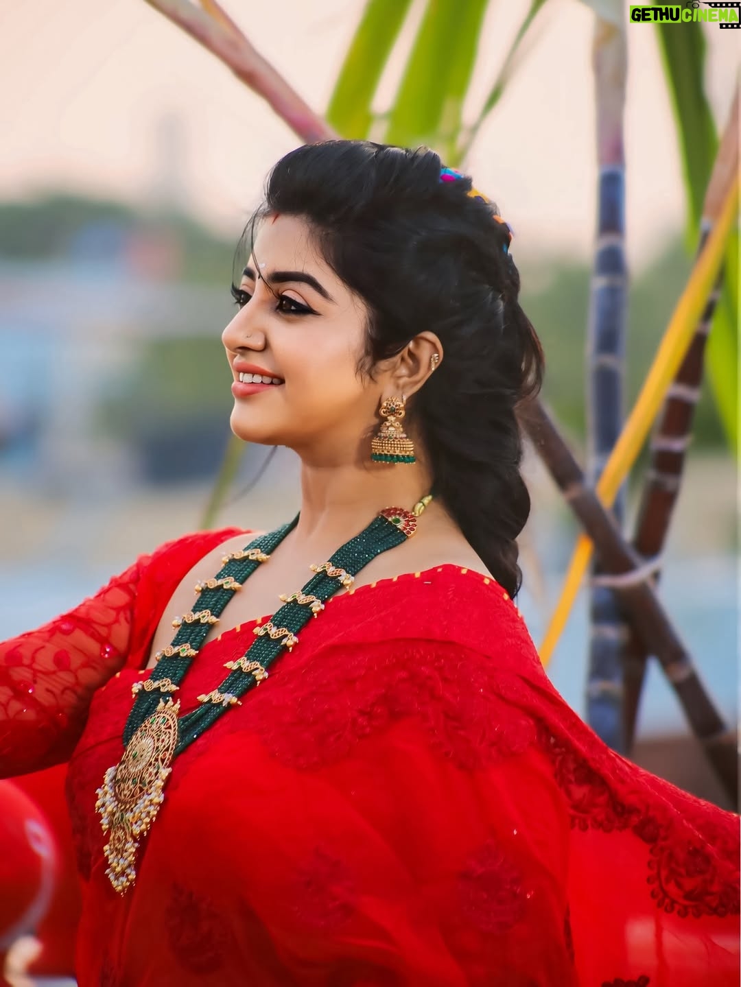 Mahalakshmi Shankar - 4.6K Likes - Let the Pongal pot overflow with joy, peace, and success 🌞
Iniya Pongal Nalvaazhthukkal!🌄
Captured by @shiva_anand_makeup_artist 
Jewellery by @new_ideas_fashions 

#pongal