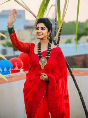 Mahalakshmi Shankar Instagram - Let the Pongal pot overflow with joy, peace, and success 🌞
Iniya Pongal Nalvaazhthukkal!🌄
Captured by @shiva_anand_makeup_artist 
Jewellery by @new_ideas_fashions 

#pongal