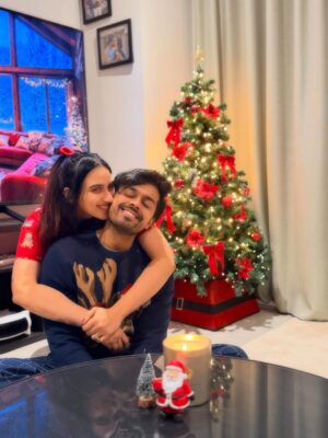 Malavika Jayaram Instagram - Sending love this Christmas and New Year from me and mine ❤️
