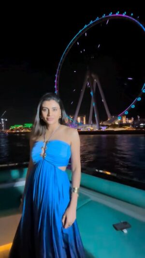 Malti Chahar Instagram - Tu kuffar kare…..🫶
First attempt at a transition reel! How did I do??🫠
#maltiverse #maltichahar #❤