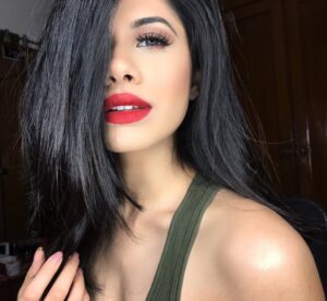 Actress Malvika Sitlani HD Photos and Wallpapers January 2026