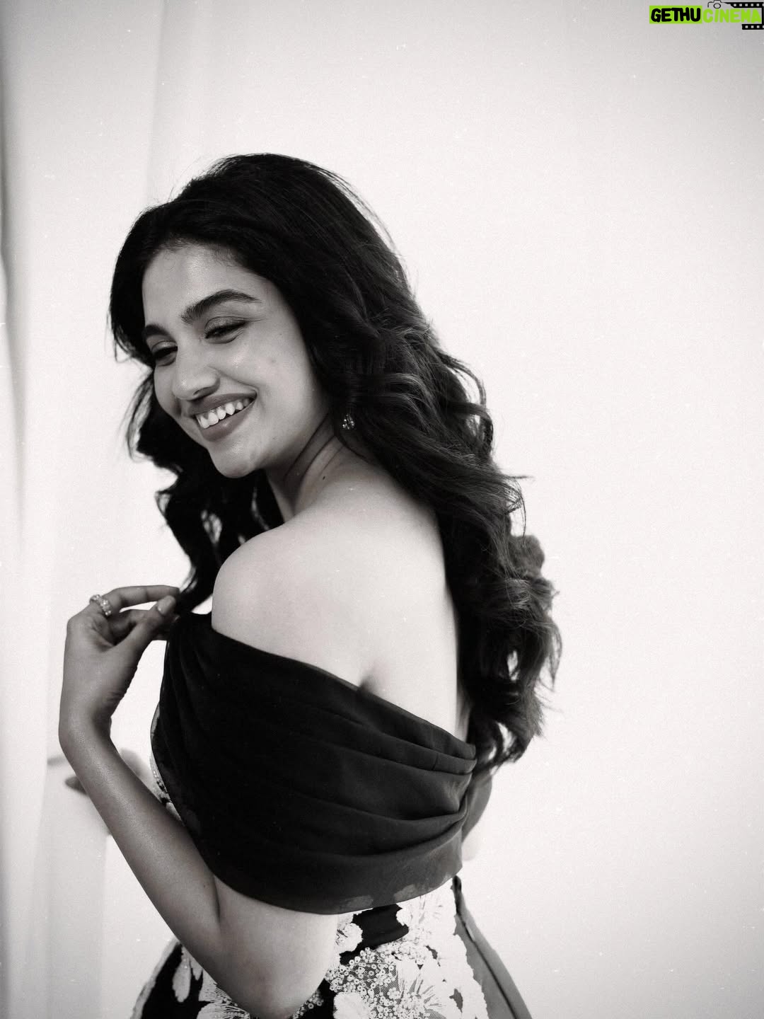 Mamitha Baiju - 1.3 Million Likes - 🖤
.
Styled by: @shruthimanjari 
Hmu: @aashna_shah 
Shot by: @kiransa 
Outfit: @johnandananth 
Earrings & Rings: @the_jewel_gallery 
Bracelet: @varnikaaroraofficial 
Styling team: smirithii @_kashishjainnn