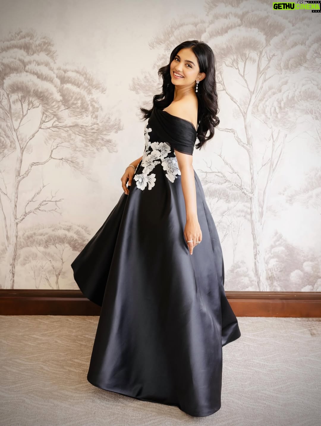 Mamitha Baiju - 1.3 Million Likes - 🖤
.
Styled by: @shruthimanjari 
Hmu: @aashna_shah 
Shot by: @kiransa 
Outfit: @johnandananth 
Earrings & Rings: @the_jewel_gallery 
Bracelet: @varnikaaroraofficial 
Styling team: smirithii @_kashishjainnn