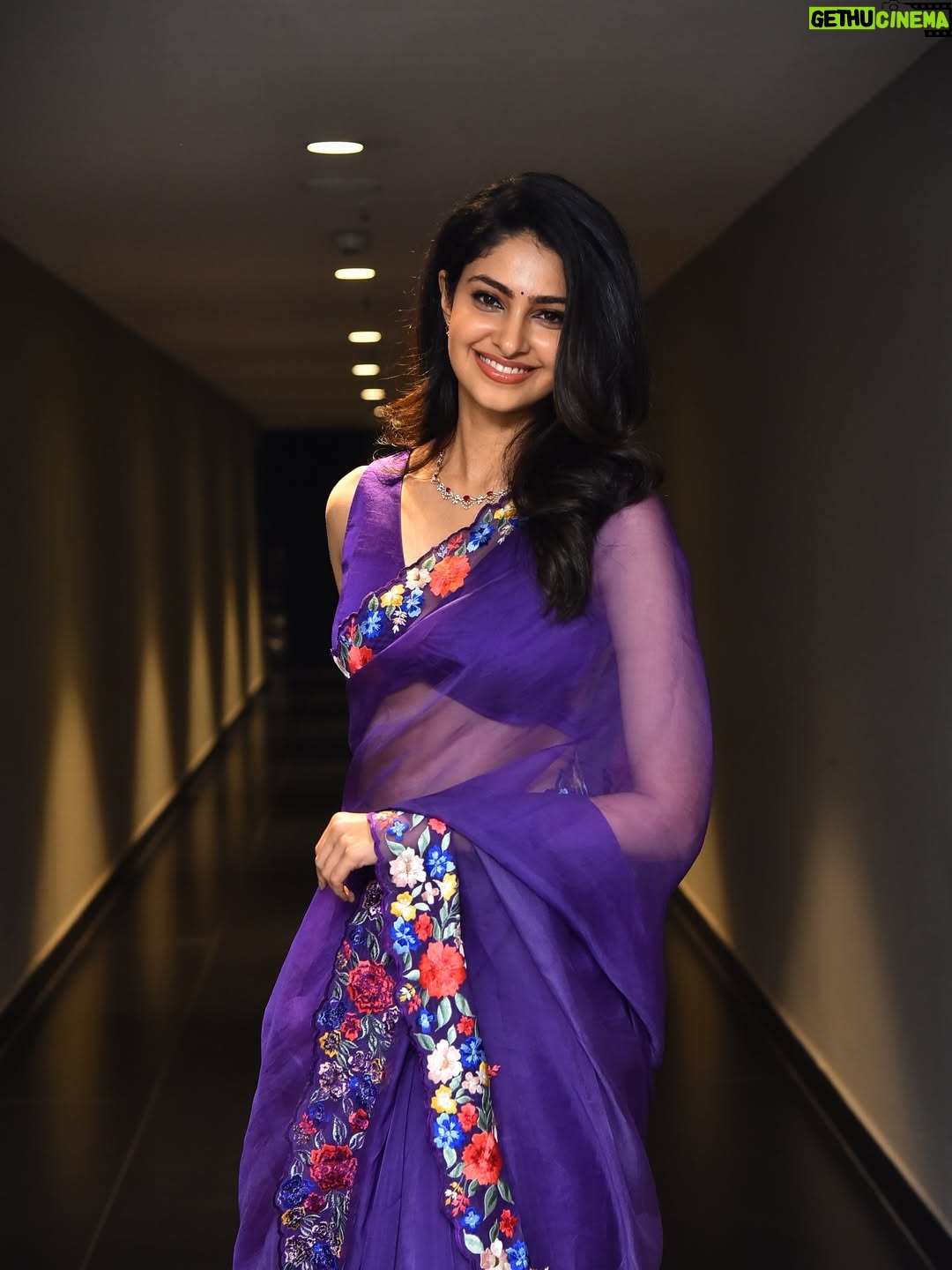 Manasa Varanasi - 35.7K Likes - Sari. Stories. Screens.
Couple Friendly Trailer - out now ✨

Wearing @archanaraolabel 
HnM @thimmappa180 
Managed @anudeep_munna 

#gratitude #love #couplefriendly 
#instagood #instamood