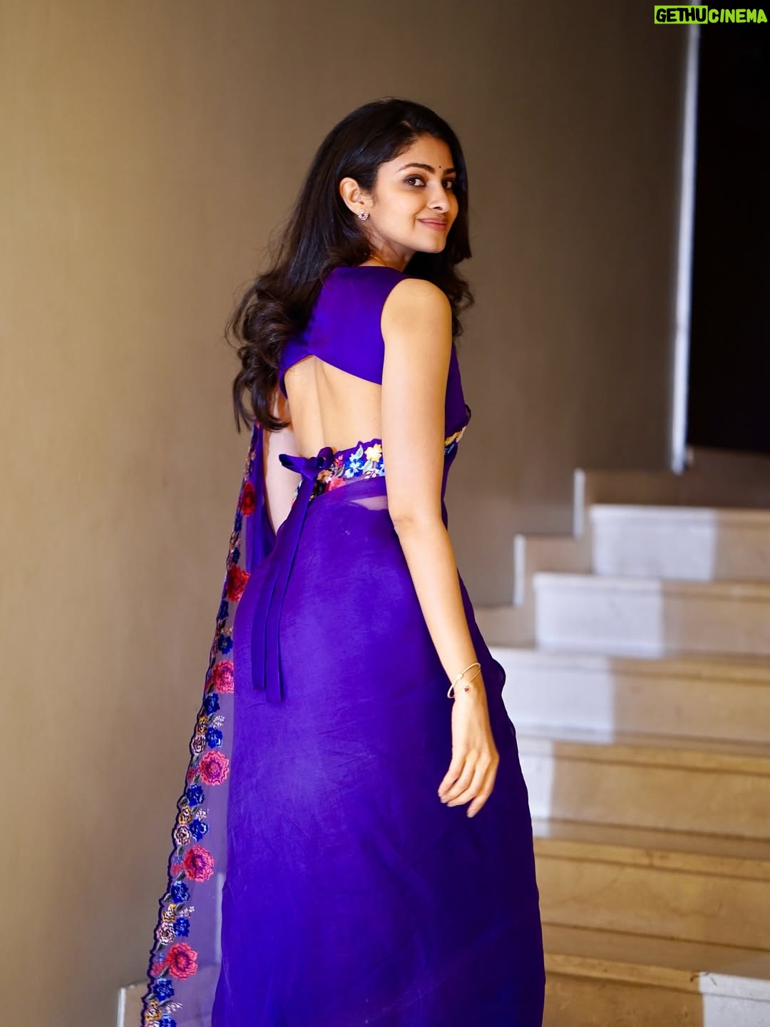 Manasa Varanasi - 35.7K Likes - Sari. Stories. Screens.
Couple Friendly Trailer - out now ✨

Wearing @archanaraolabel 
HnM @thimmappa180 
Managed @anudeep_munna 

#gratitude #love #couplefriendly 
#instagood #instamood