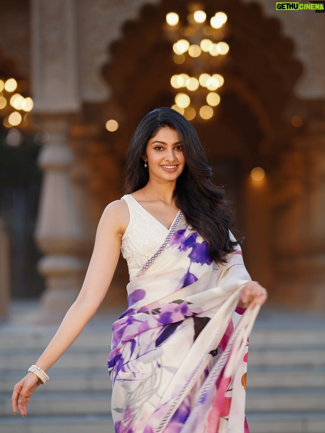 Manasa Varanasi - 33.7K Likes - Petal powered and thriving 🪻 

Team ✨
Managed by @anudeep_munna 
Wearing @bhargavikunam 
📷 @amarnath_mukunda 

#flower #petal 
#instagood #instamood 
#gratitude #love