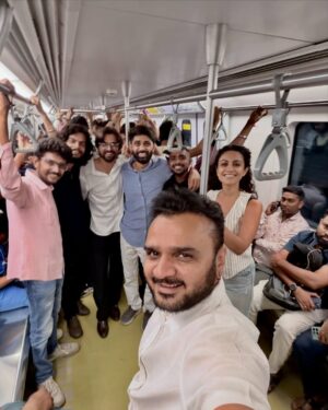 Manasi Parekh Instagram - Dream Work = Team Work
લાલા ની લીલા અપરંપાર… #100crore #history