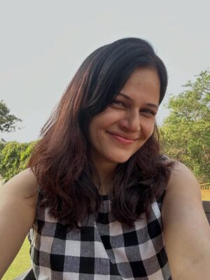 Manava Naik Instagram - How important is it to smile on a day that is loaded with work and anxiety.. if you enjoy your work, you can work harder! I ♥️ my job. Do you?